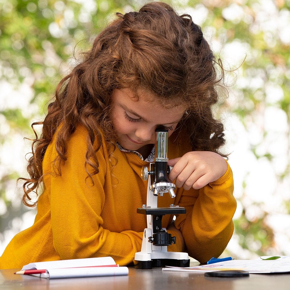 Babygirl-looking-beginner-microscope